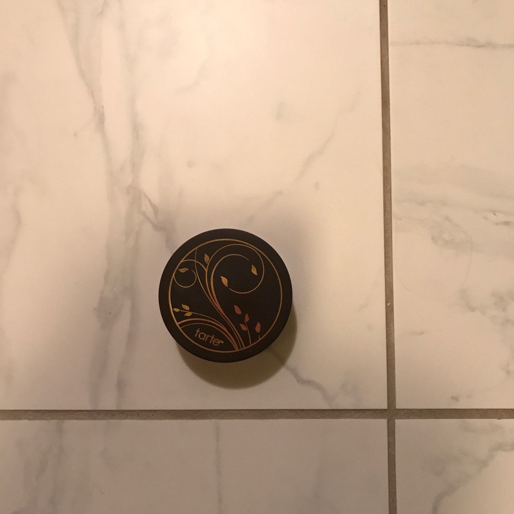 Tarte Amazonian Clay powder foundation